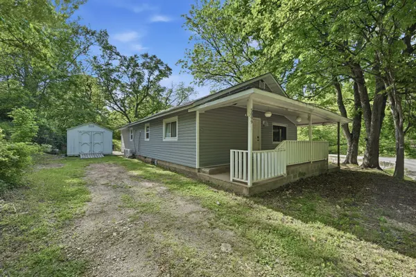 5099 Maple Drive, Neosho, MO 64850