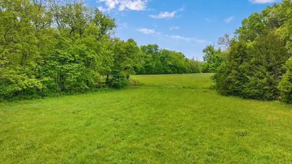 000 Woodland DR, Hartville, MO 65667