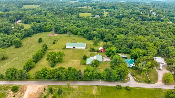 1642 W Inman RD, Nixa, MO 65714