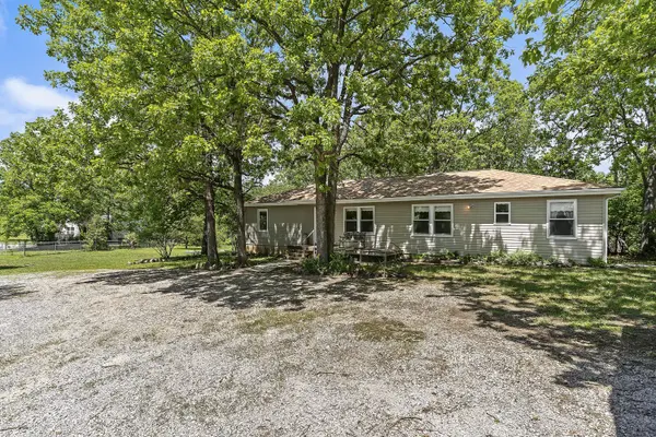 1133 E 318th RD, Flemington, MO 65650