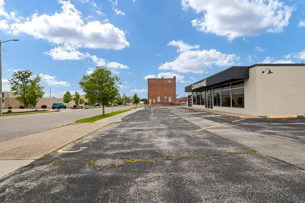 225 E Pacific ST, Springfield, MO 65803