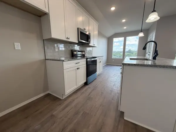910 Shorthorn LN, Marshfield, MO 65706