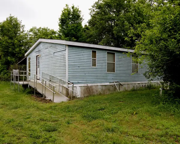 1266 Private Road 1060, West Plains, MO 65775