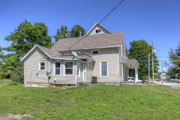 813 Lyon ST, Carthage, MO 64836
