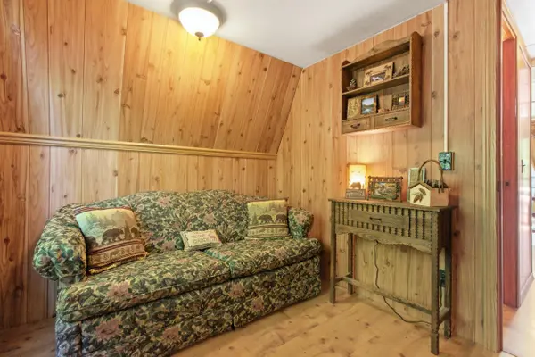 514 Iroquois LN, Lampe, MO 65681