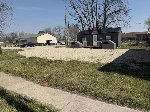 120 N Main ST, Seymour, MO 65746