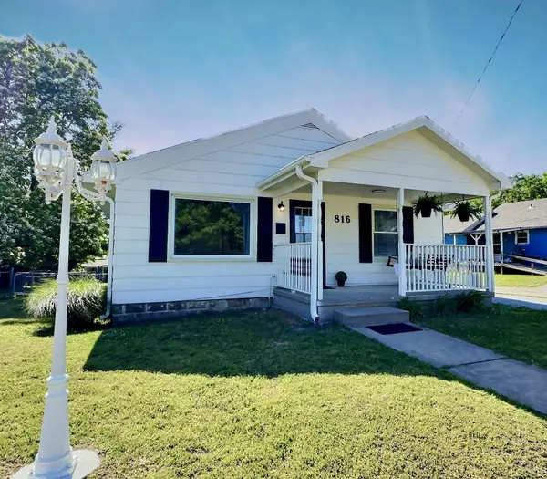 816 S College ST, Nevada, MO 64772
