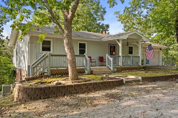 25 Palomino CT, Lampe, MO 65681