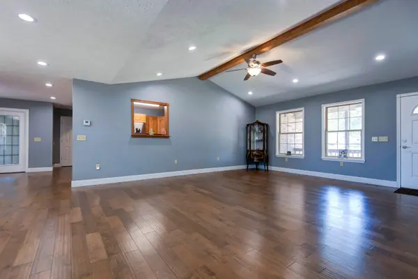 1740 S Village LN, Bolivar, MO 65613