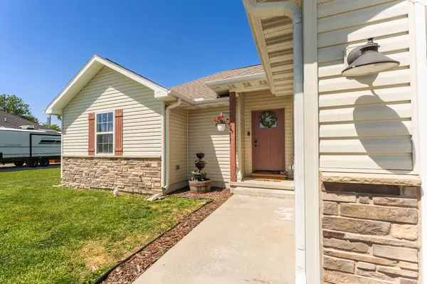 229 Velma DR, Seymour, MO 65746
