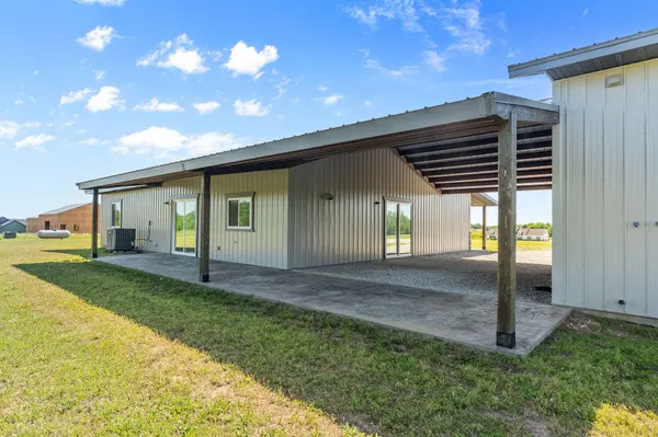 4426 S 86th RD, Bolivar, MO 65613