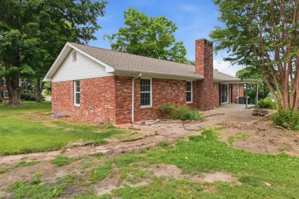 1326 W Broadway ST, West Plains, MO 65775