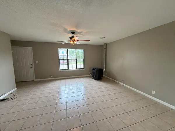 301 Luyster ST, Koshkonong, MO 65692