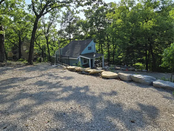 22674 Forest LN, Hermitage, MO 65668