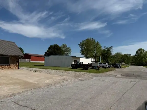 522 Sycamore AVE, Aurora, MO 65605