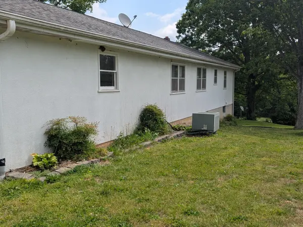 5608 State Route Uu, Pomona, MO 65789