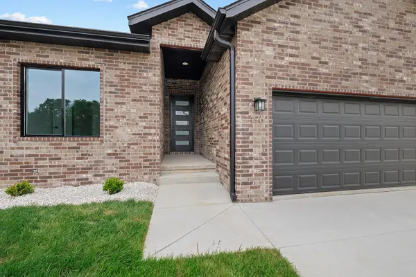 496 Bailiwick DR, Rogersville, MO 65742