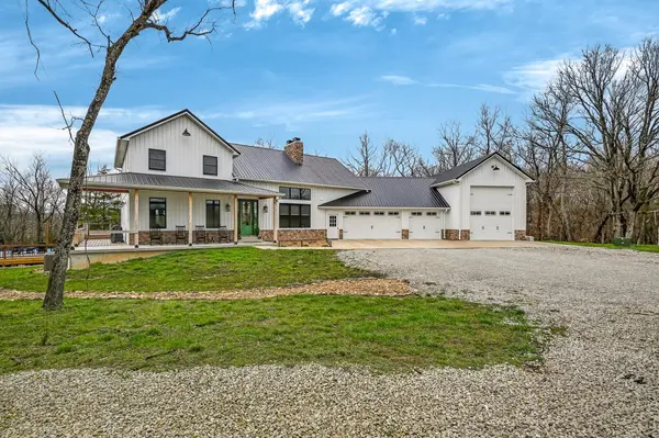 867 Thorpe RD, Elkland, MO 65644
