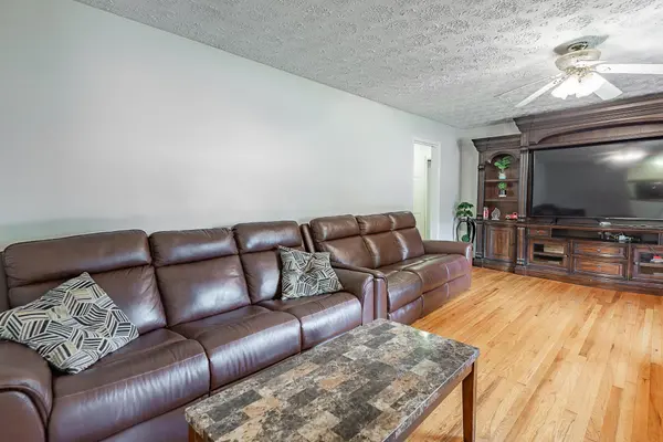 1036 E Edgewood ST, Springfield, MO 65807