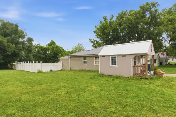 738 Dooley ST, Houston, MO 65483