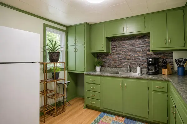 733 W North ST, Mountain Grove, MO 65711