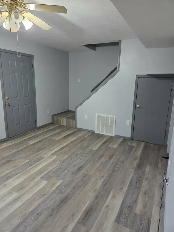 217 & 219 N Main ST, Conway, MO 65632