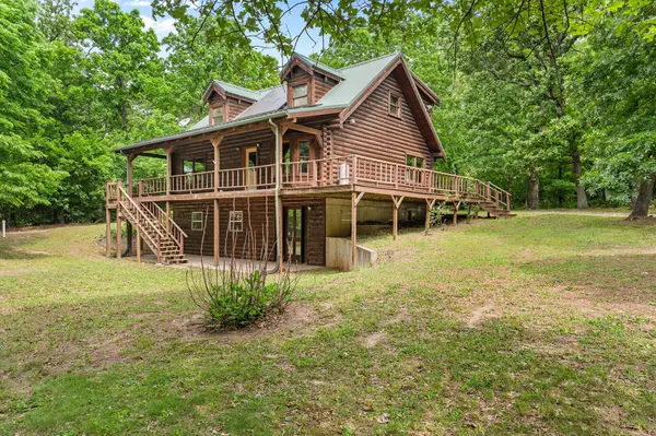 21643 Lawrence 1040, Pierce City, MO 65723