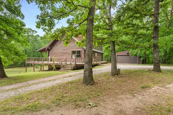 21643 Lawrence 1040, Pierce City, MO 65723