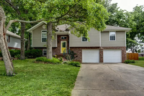 1016 Daniels ST, Aurora, MO 65605