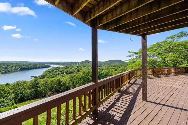 1052 Broken Arrow Estates RD, Lampe, MO 65681