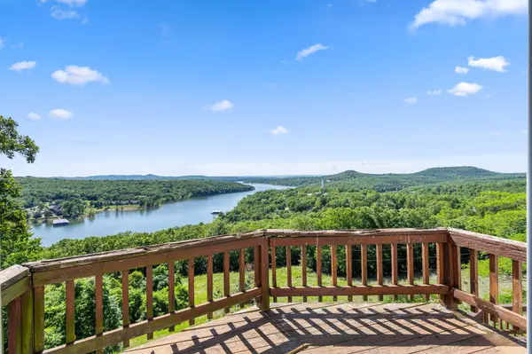 1052 Broken Arrow Estates RD, Lampe, MO 65681