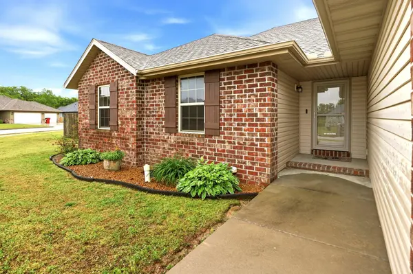 276 E Garnet DR, Republic, MO 65738