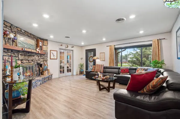 111 Lakeview ST, Hollister, MO 65672