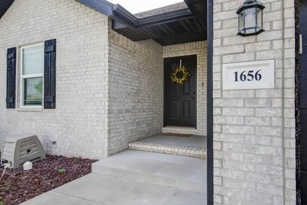 1656 N Penrose AVE, Nixa, MO 65714