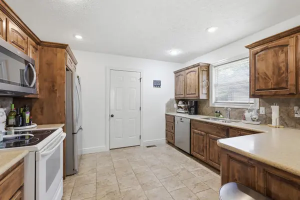 1027 Nickolas ST, Aurora, MO 65605