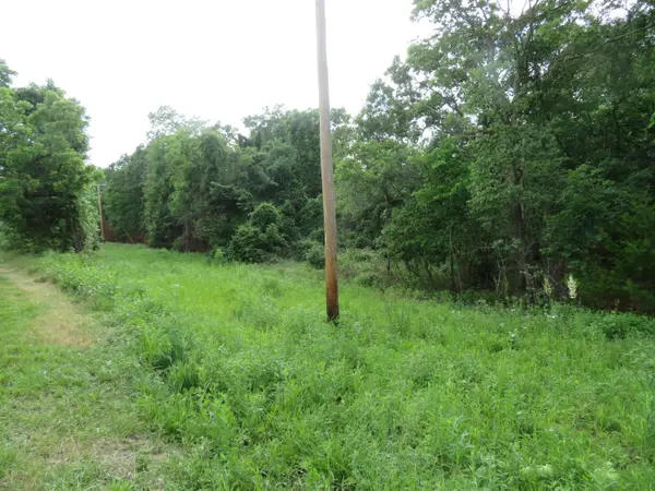 000 S 33rd RD, Humansville, MO 65674