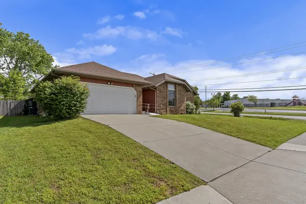 2211 W Deerfield ST, Springfield, MO 65807