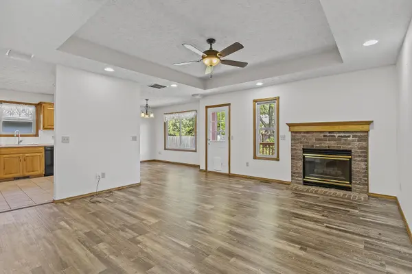 2211 W Deerfield ST, Springfield, MO 65807