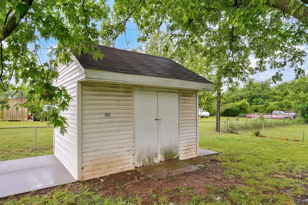 917 S West AVE, Springfield, MO 65802