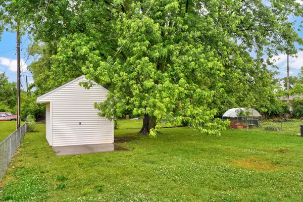 917 S West AVE, Springfield, MO 65802