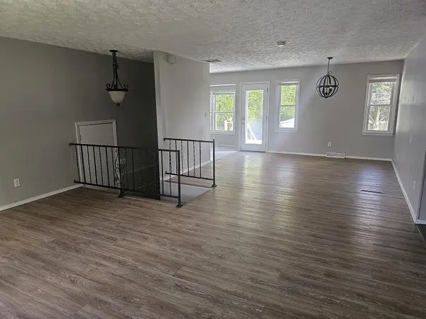 1645 W Swan ST, Springfield, MO 65807