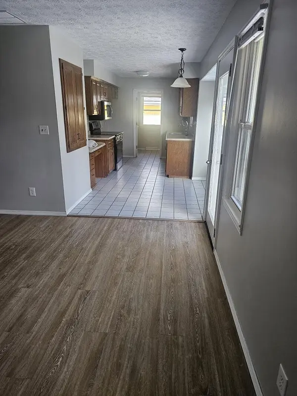 1645 W Swan ST, Springfield, MO 65807