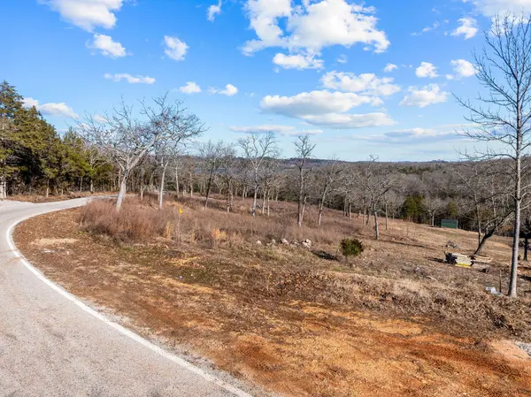 2416 Bread Tray Mountain RD, Lampe, MO 65681
