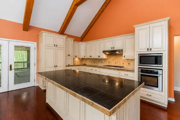 185 Glenwood CIR, Cassville, MO 65625