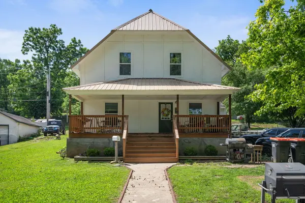 306 Gravel ST, Cassville, MO 65625