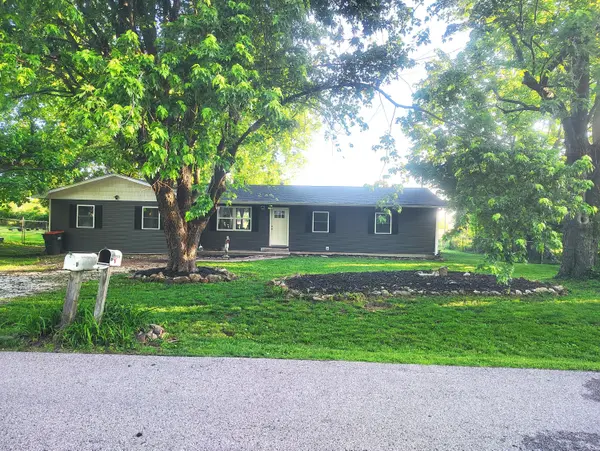 125 E Chrysler AVE, Clever, MO 65631