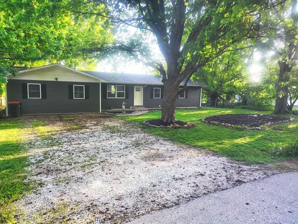 125 E Chrysler AVE, Clever, MO 65631