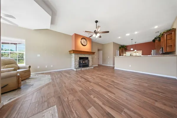 67 Starrville PL, Reeds Spring, MO 65737
