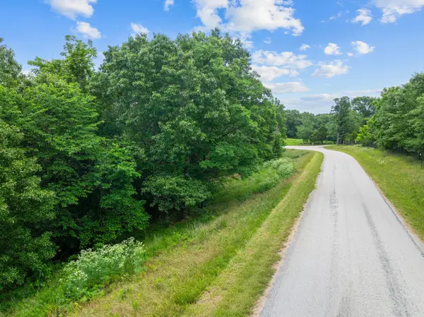 000 Sycamore Ranch RD, Galena, MO 65656