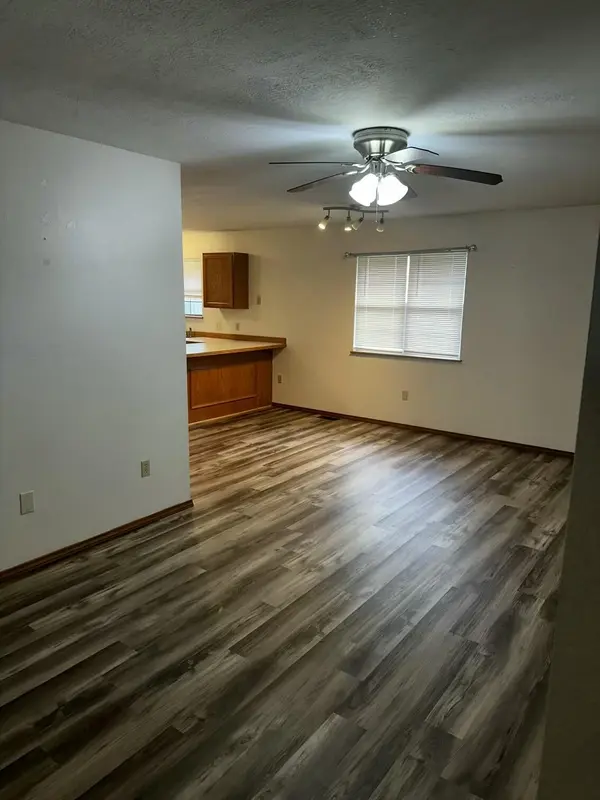1000-1011 E 15th ST, Mountain Grove, MO 65711